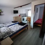 Malinowy Gaj - Z Alpakami I Innymi Zwierzetami
