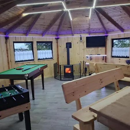 Homestay szállás Malinowy Gaj - Z Alpakami I Innymi Zwierzetami Świętajno