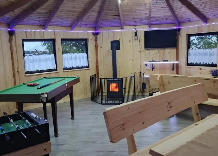 Homestay szállás Malinowy Gaj - Z Alpakami I Innymi Zwierzetami Świętajno